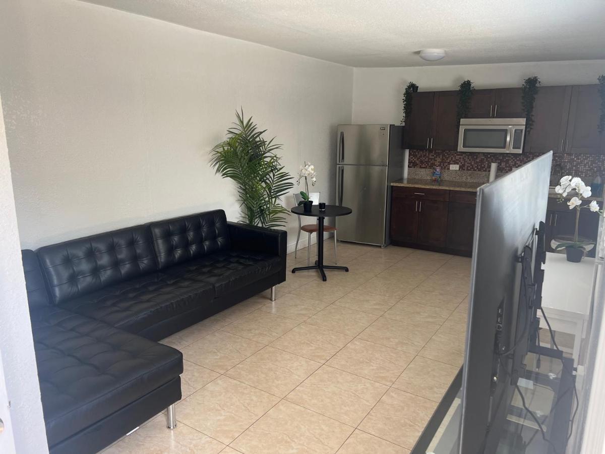 Miami Haven By Airport Villa Exterior photo
