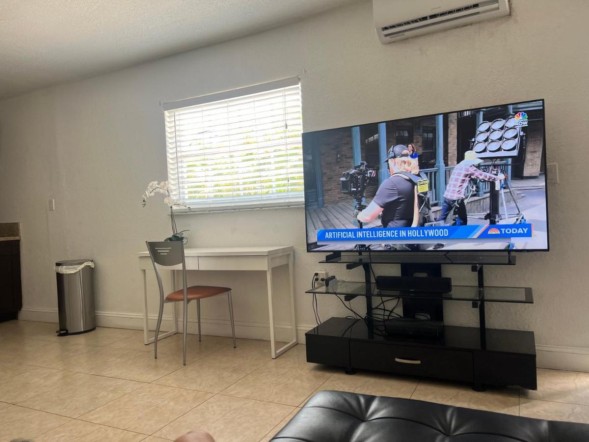 Miami Haven By Airport Villa Exterior photo